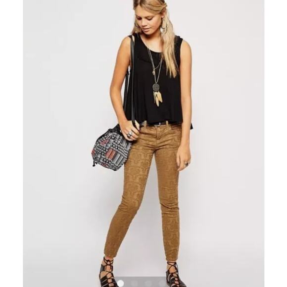 Free People Women’s Low Rise Textured Stretch Skinny Jeans Size 26 Brown Comfort - Picture 1 of 7
